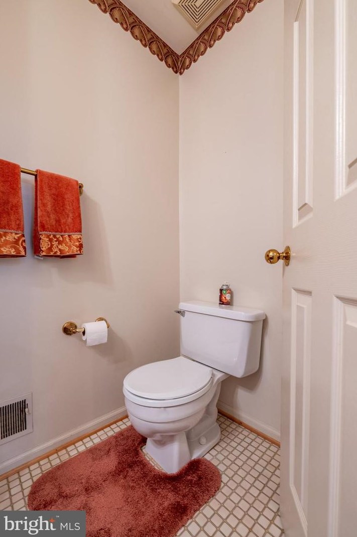 4107 Meadow Field Ct, Fairfax VA  22033-2829 exterior