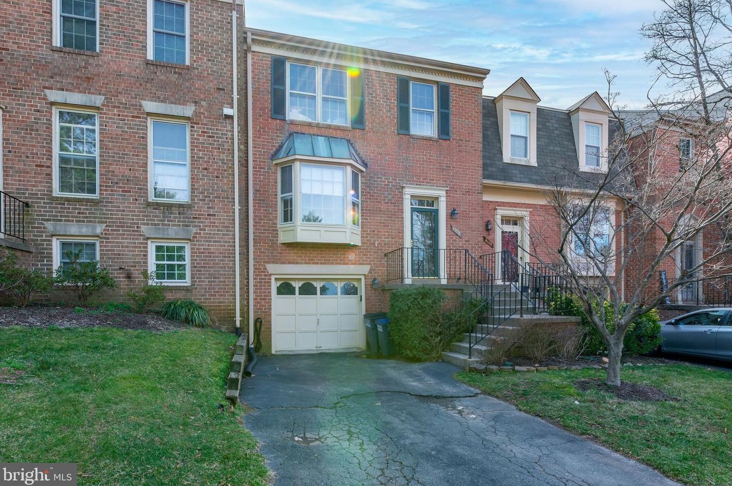 4107 Meadow Field Ct, Fairfax, VA 22033-2829