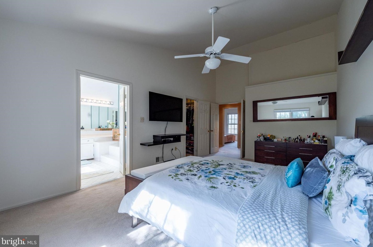 4107 Meadow Field Ct, Fairfax VA  22033-2829 exterior