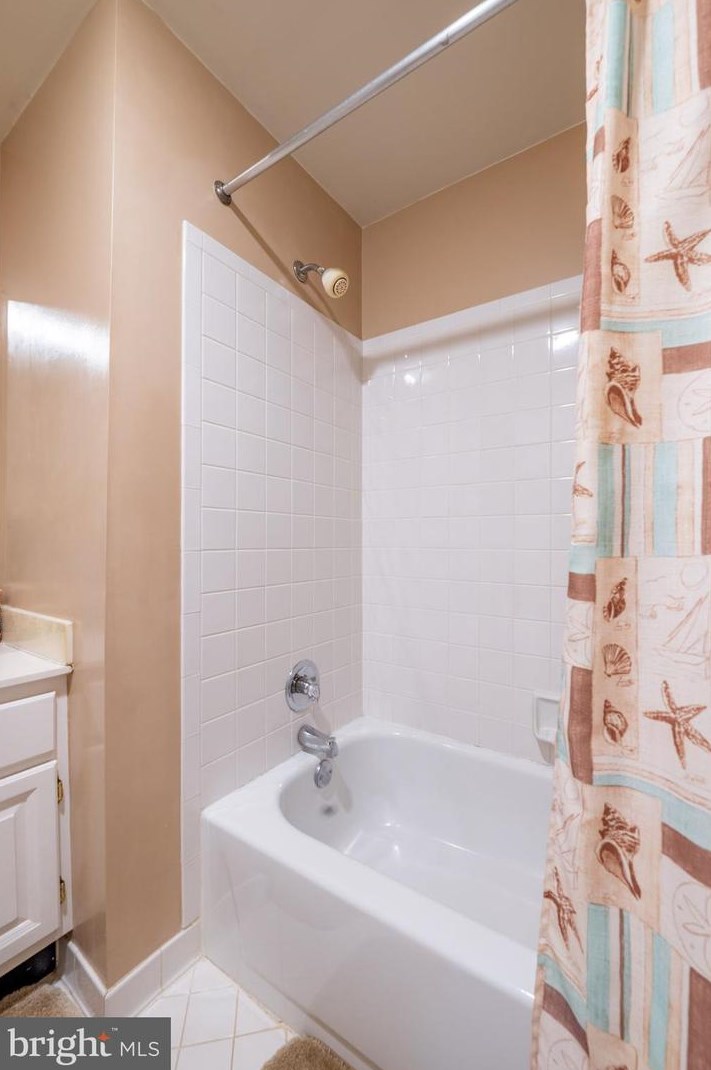 4107 Meadow Field Ct, Fairfax VA  22033-2829 exterior