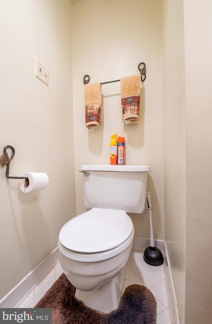 4107 Meadow Field Ct, Fairfax VA  22033-2829 exterior