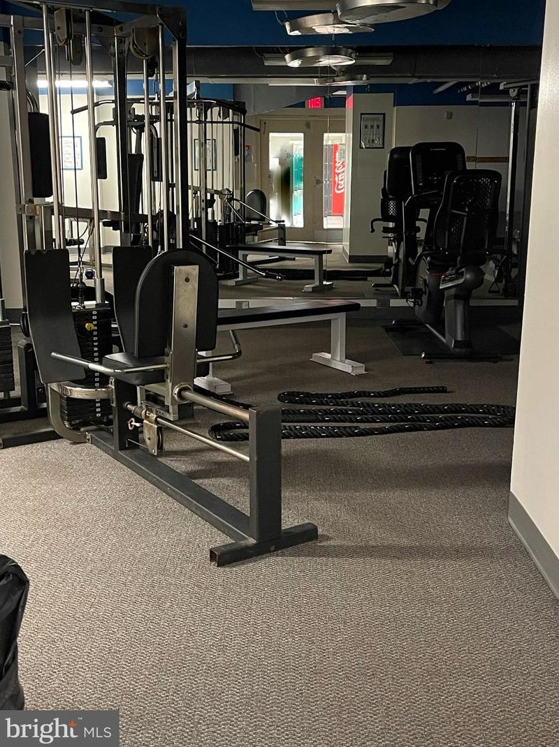 2311 Pimmit Dr #1217, Falls Church, VA 22043