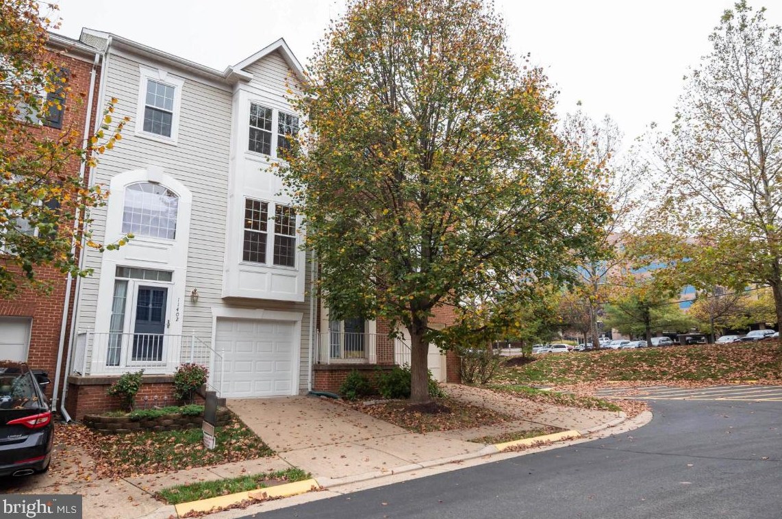 11402 Sunflower Ln, Fairfax, VA 22030