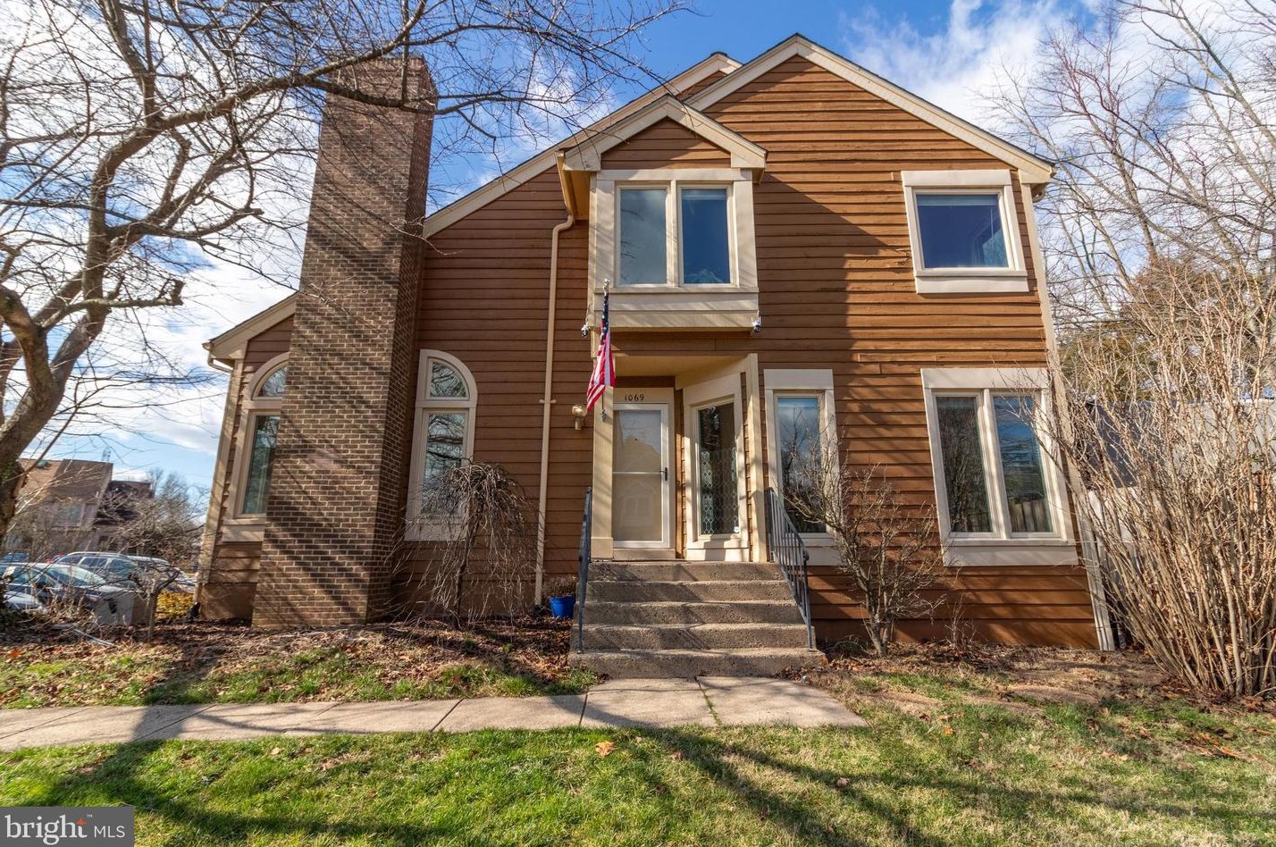 1069 Nicklaus Ct, Herndon, VA 20170