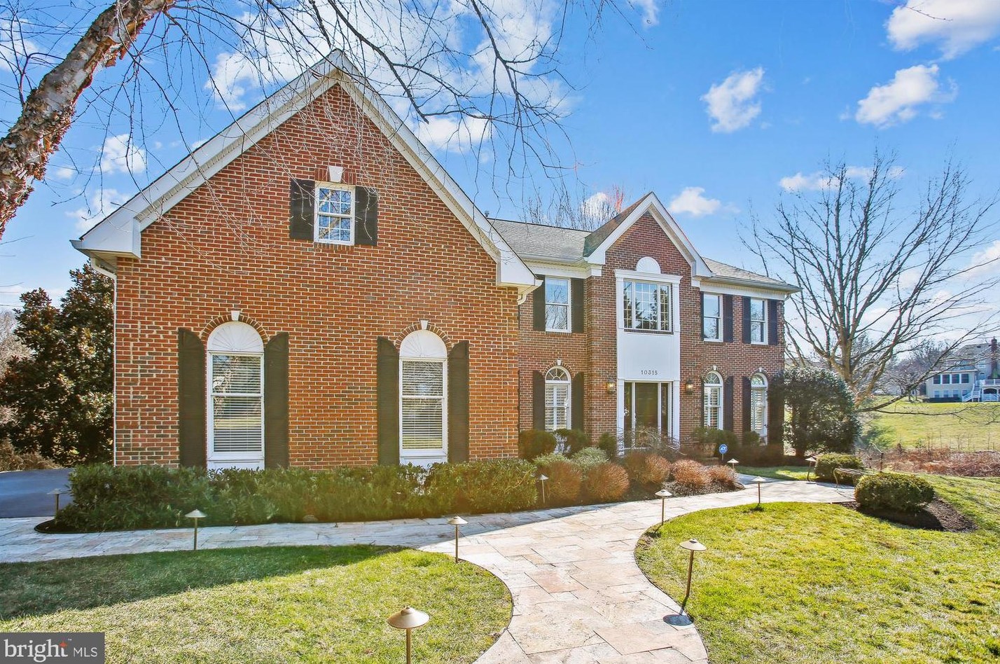 10315 Brittenford Dr, Vienna, VA 22182