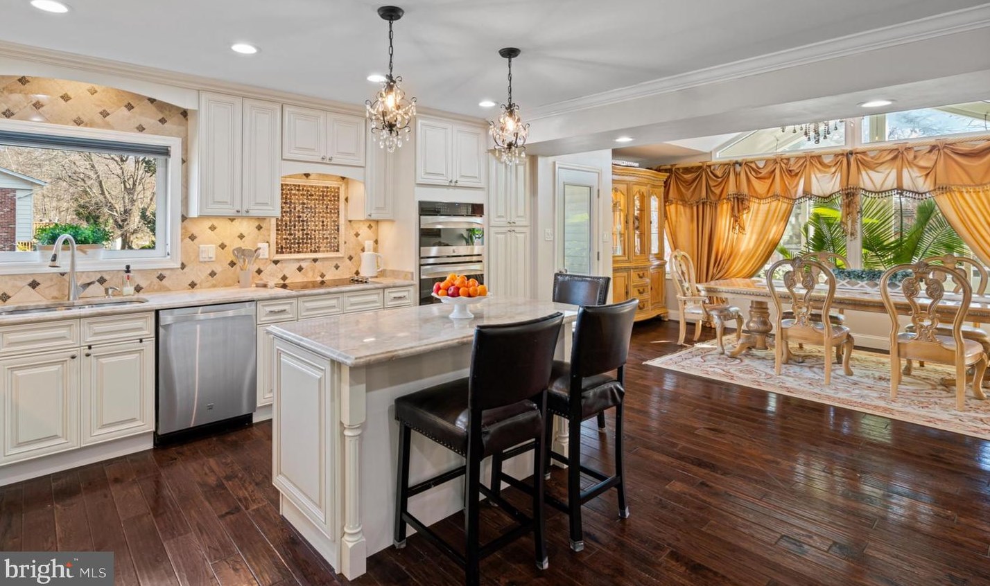 11611 Vale Rd, Vienna VA  22124-1341 exterior