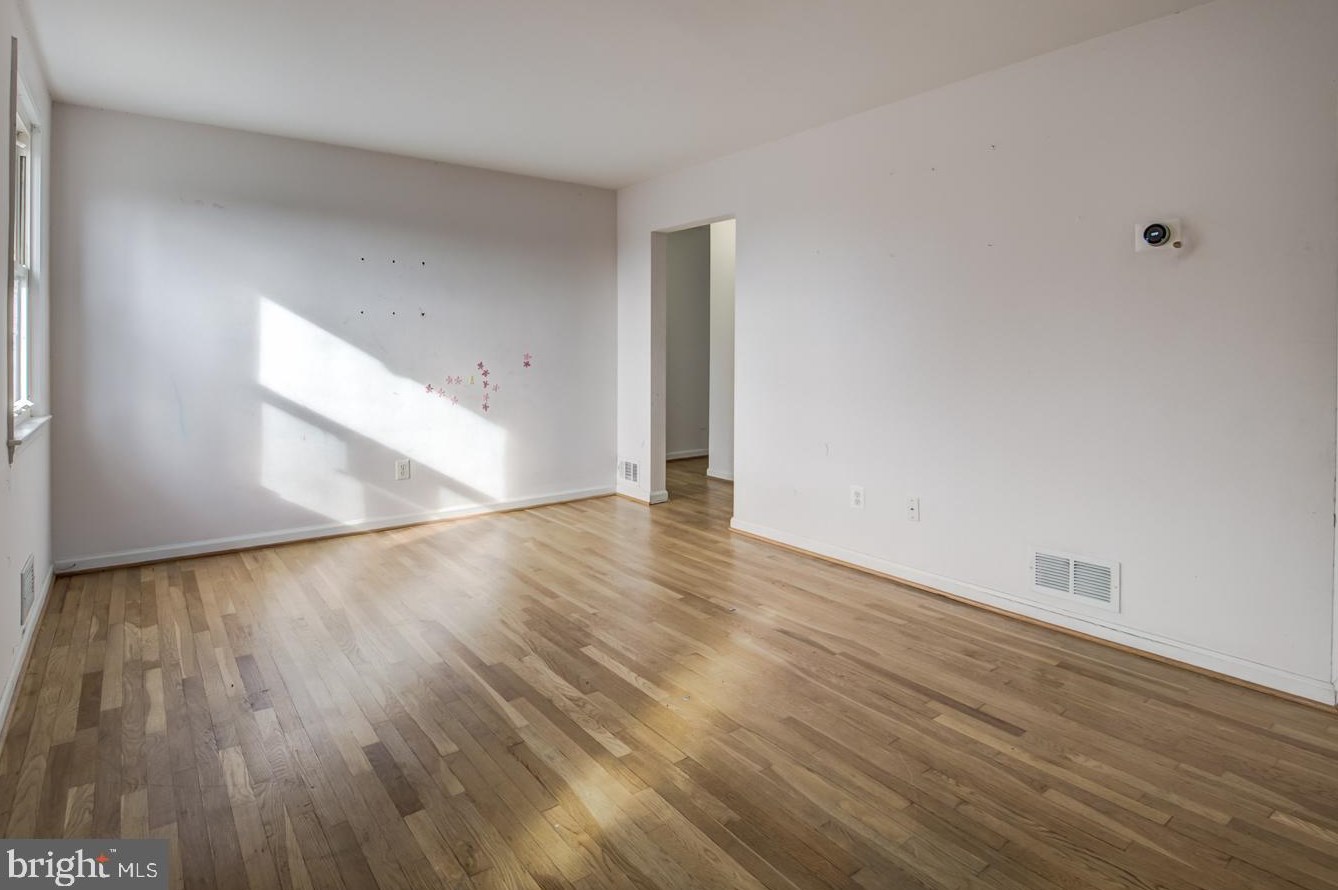 6656 Jefferson Ave, Falls Church VA  22042-2102 exterior