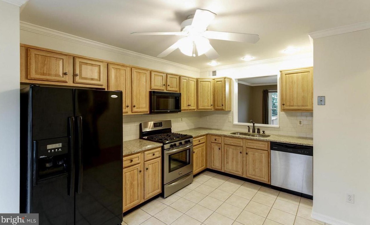 14734 Grobie Pond Ln, Centreville, VA 20120