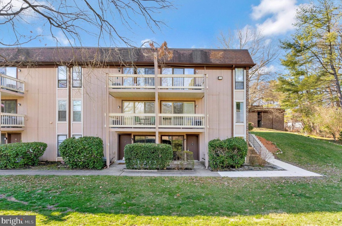 5802 Royal Ridge Dr Apt I, Springfield, VA