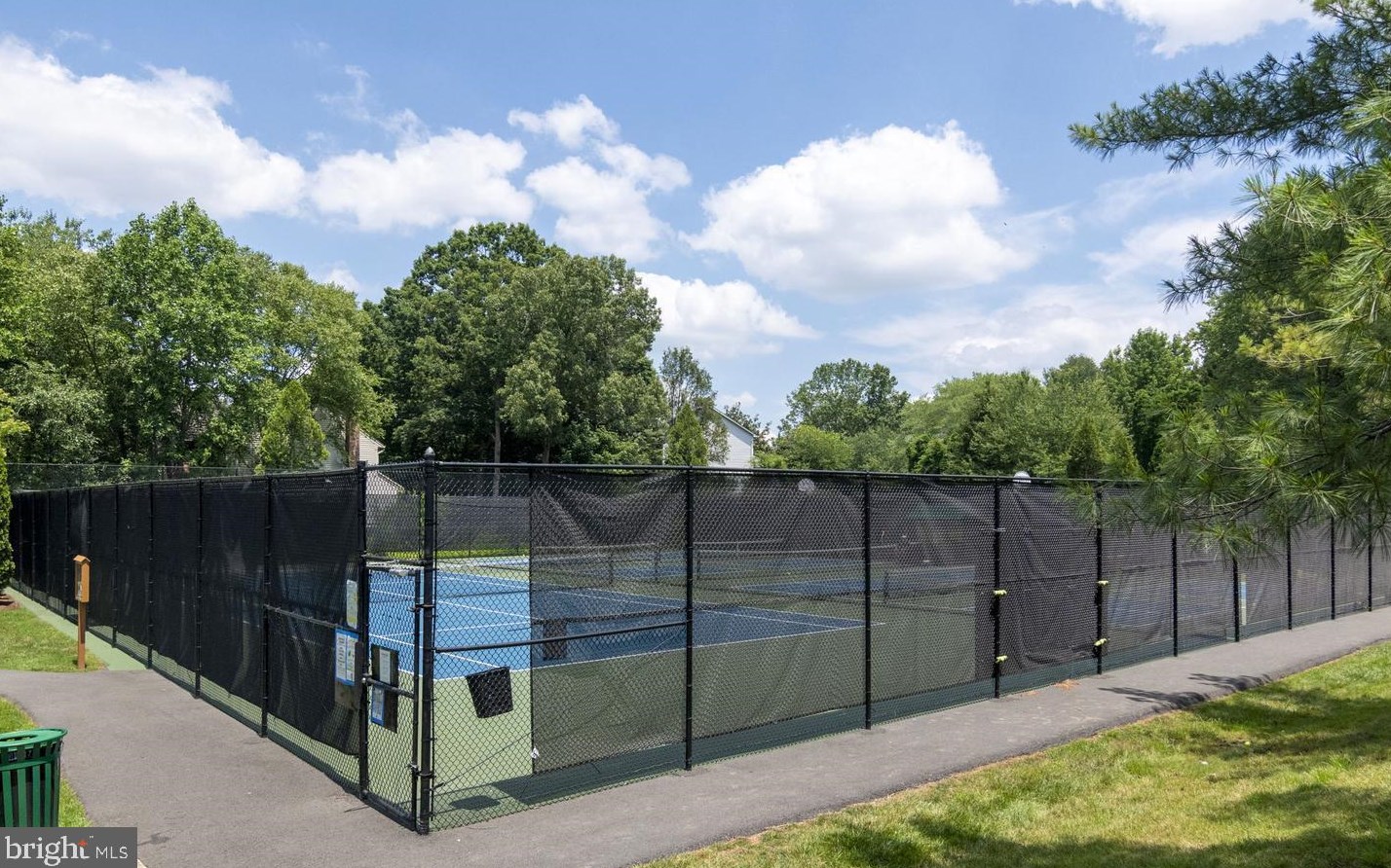 13930 Stonefield Dr, Clifton VA  20124-2546 exterior