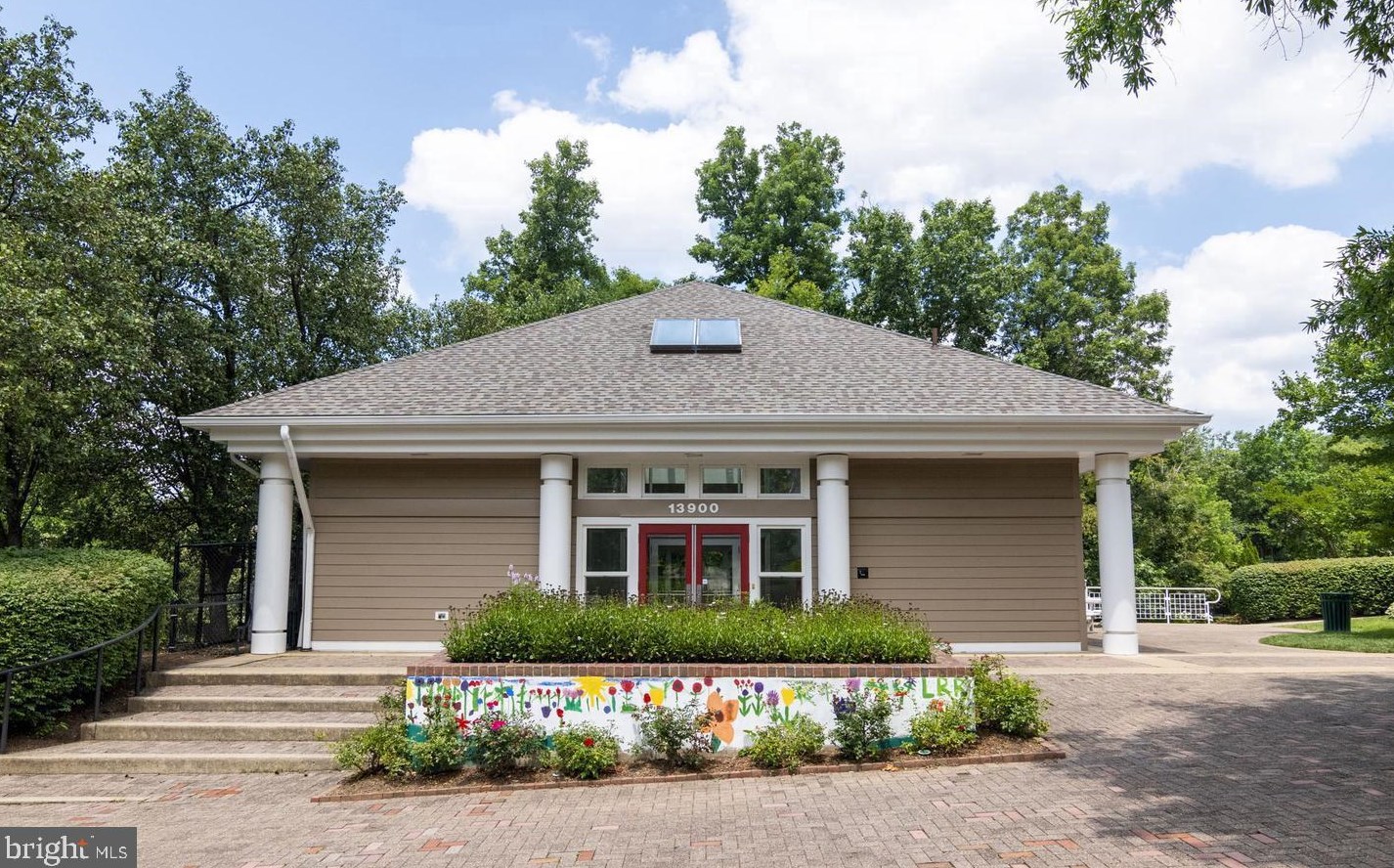 13930 Stonefield Dr, Clifton VA  20124-2546 exterior