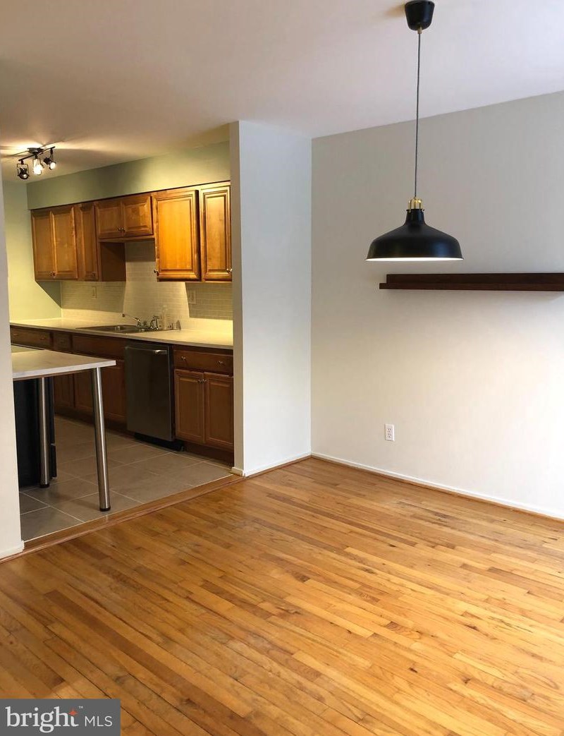 11463 Washington Plz W, Herndon, VA 20190