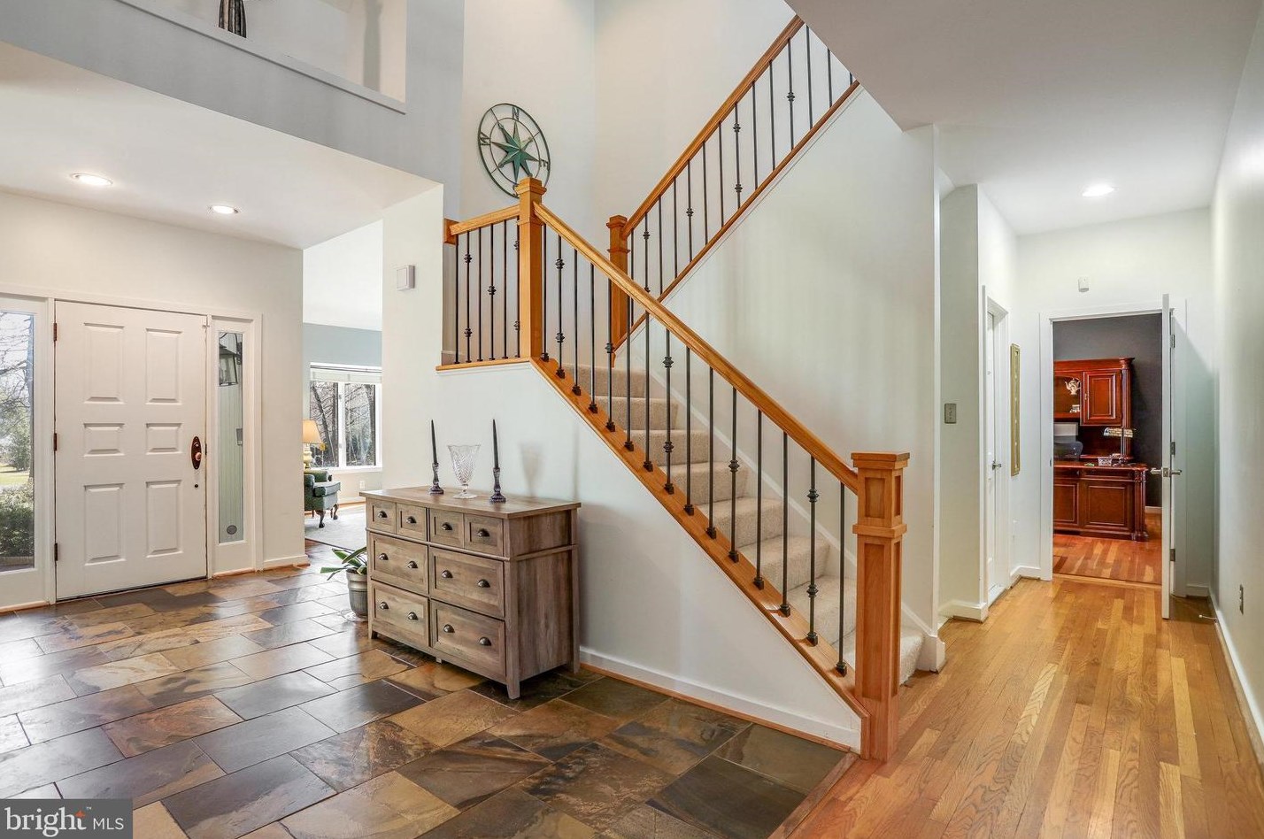 902 Falls Bridge Ln, Great Falls, VA 22066