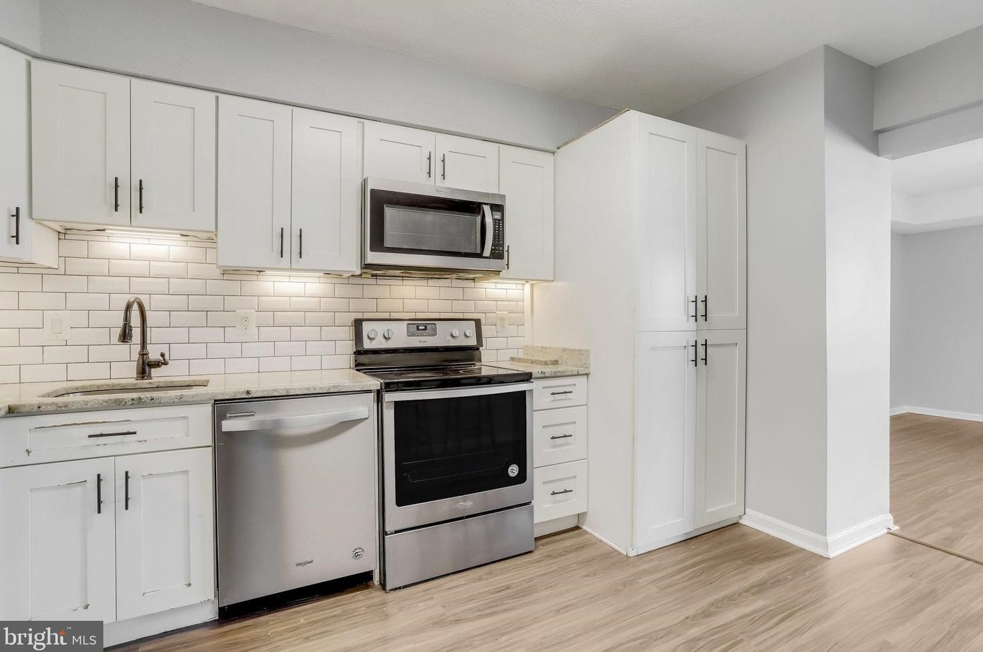3713 S George Mason Dr Apt 812w, Falls Church, VA