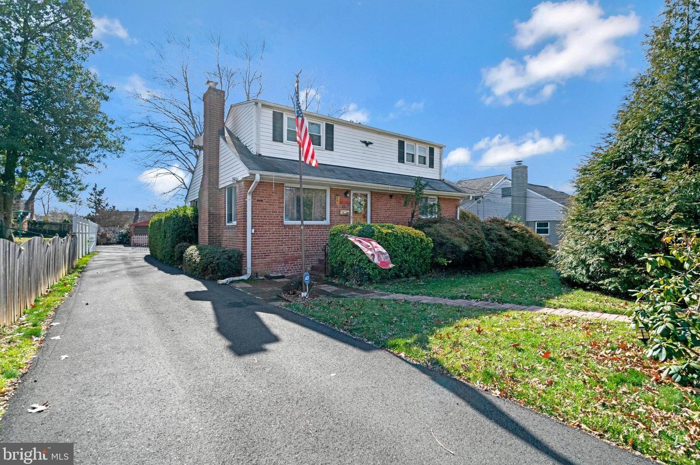 3285 Annandale Rd, Falls Church, VA 22042-3847