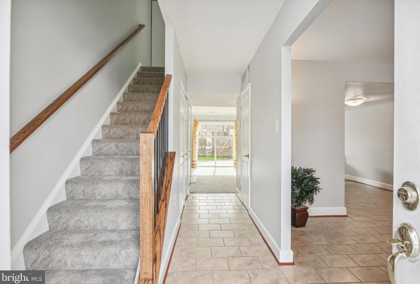 1003 Queens Ct, Herndon, VA 20170