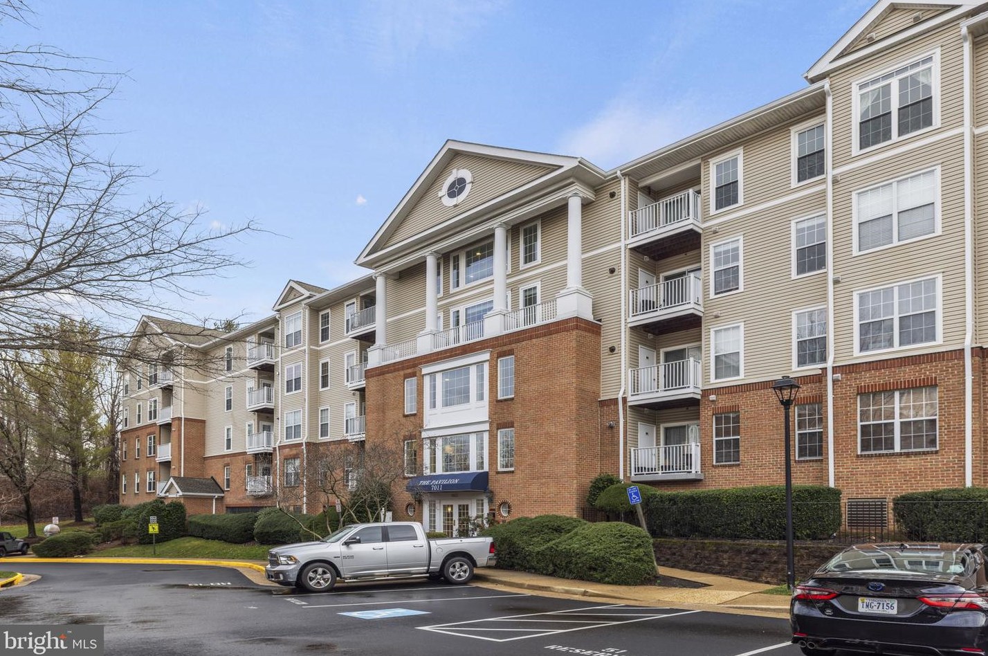 7011 Falls Reach Dr #103, Falls Church, VA 22043