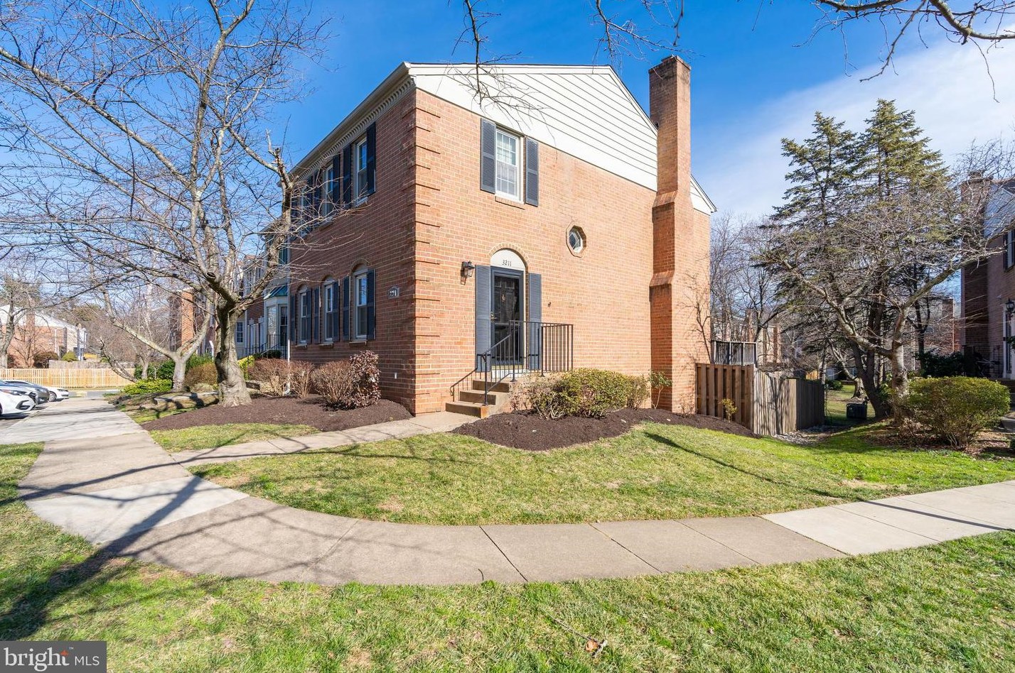 3211 Gemstone Ct, Vienna, VA 22124-2709