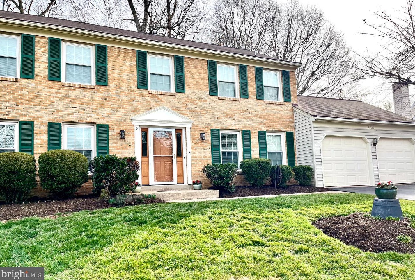 5723 Rocky Run Dr, Centreville, VA 20120-2852