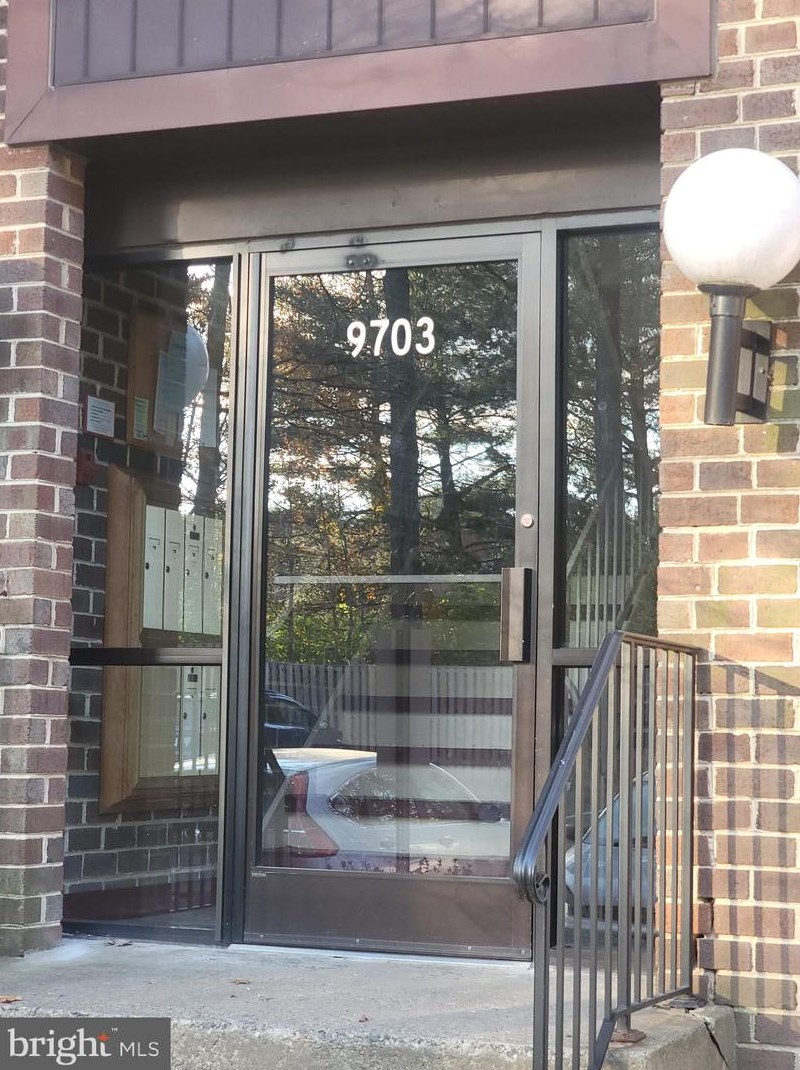 9703 Kings Crown Ct Apt 201, Fairfax, VA 22031
