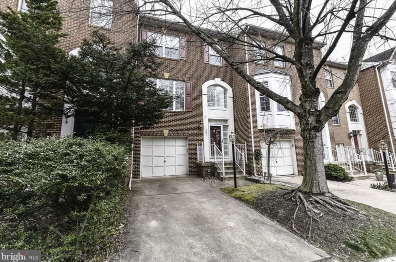 1221 Wild Hawthorn Way, Herndon, VA 20194