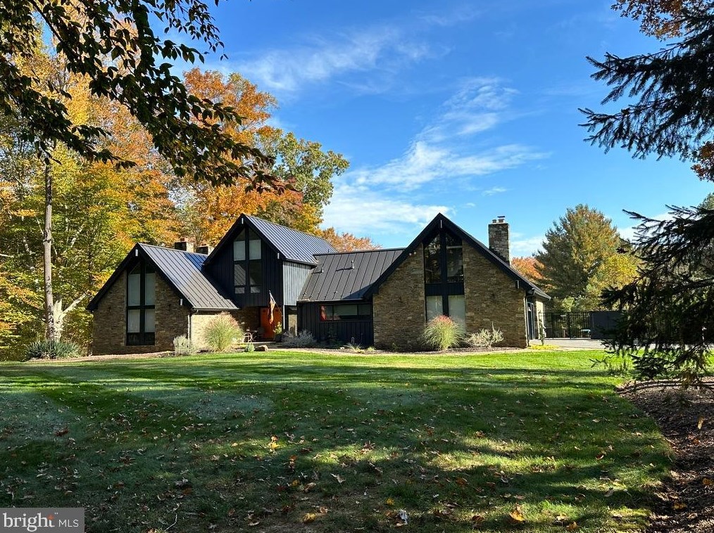 10110 Walker Lake Dr, Great Falls, VA 22066