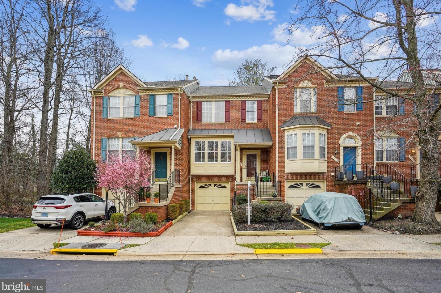 1418 Park Garden Ln, Herndon, VA 20194