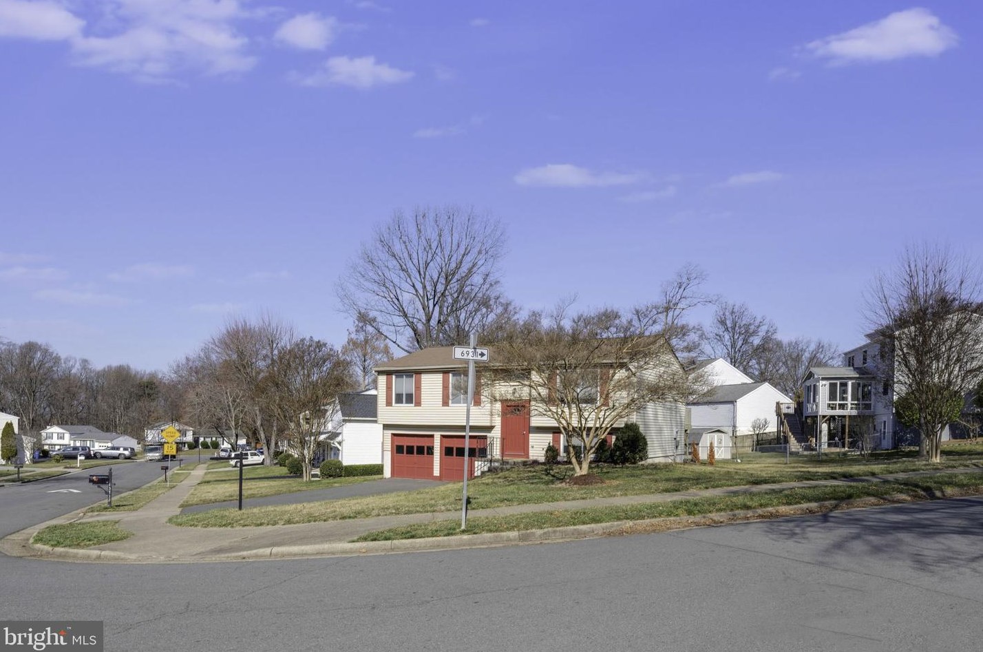 13712 Cabells Mill Dr, Centreville VA  20120-1741 exterior