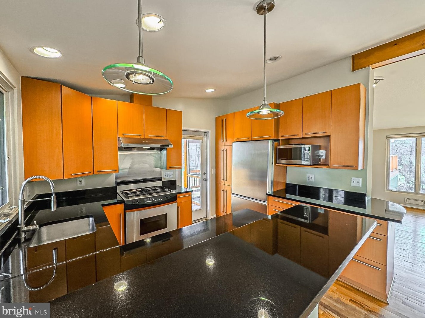 6521 Byrnes Dr, Mc Lean VA  22101-5227 exterior