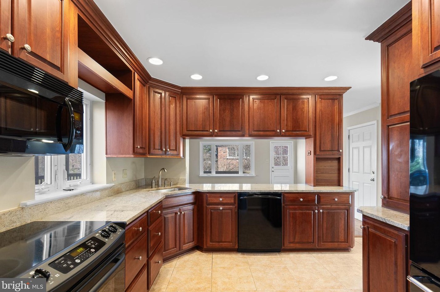 3166 Juniper Ln, Falls Church VA  22044-1814 exterior