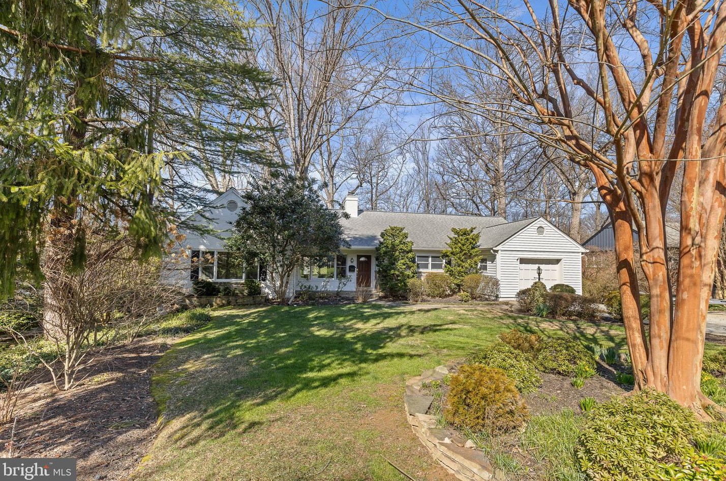 3166 Juniper Ln, Falls Church, VA 22044-1814