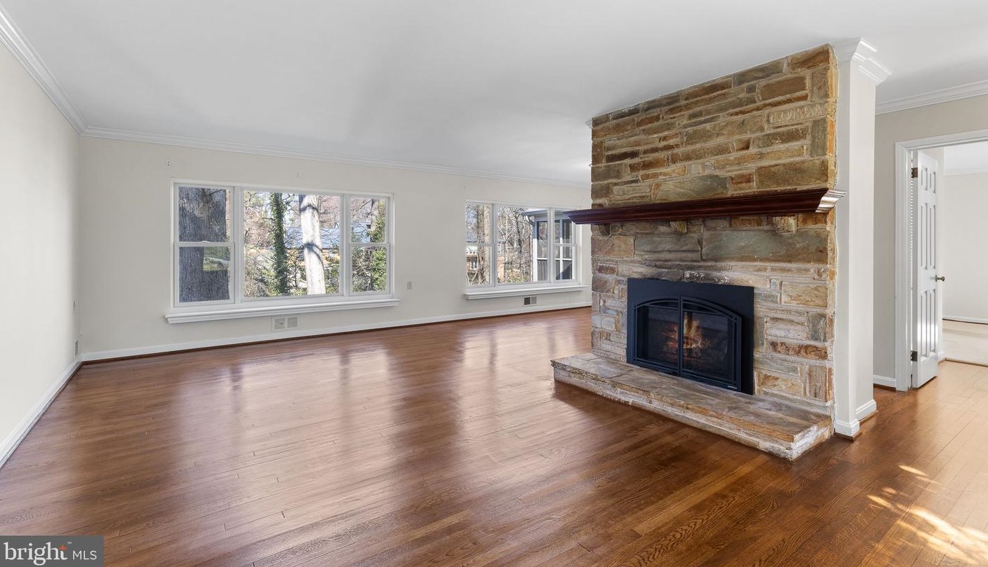 3166 Juniper Ln, Falls Church VA  22044-1814 exterior