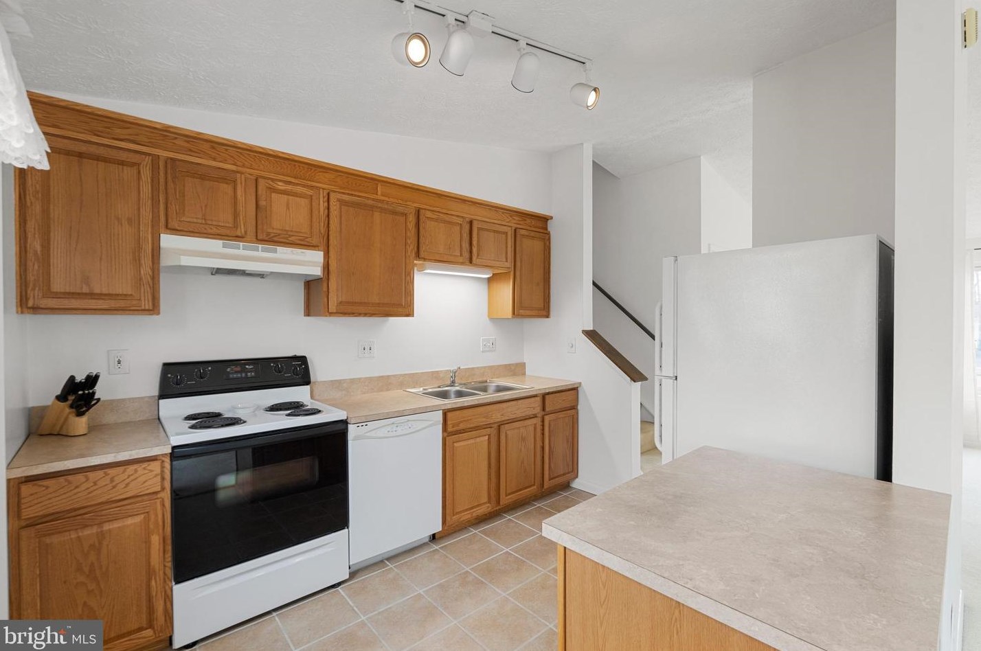 4532 Cub Run Rd, Fairfax, VA 20151-1423