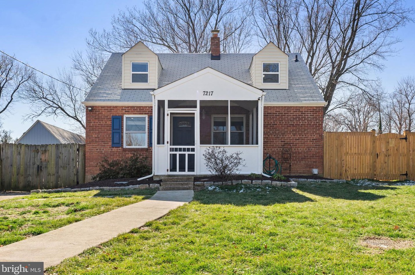 7217 Roosevelt Ave, Falls Church VA  22042-1625 exterior