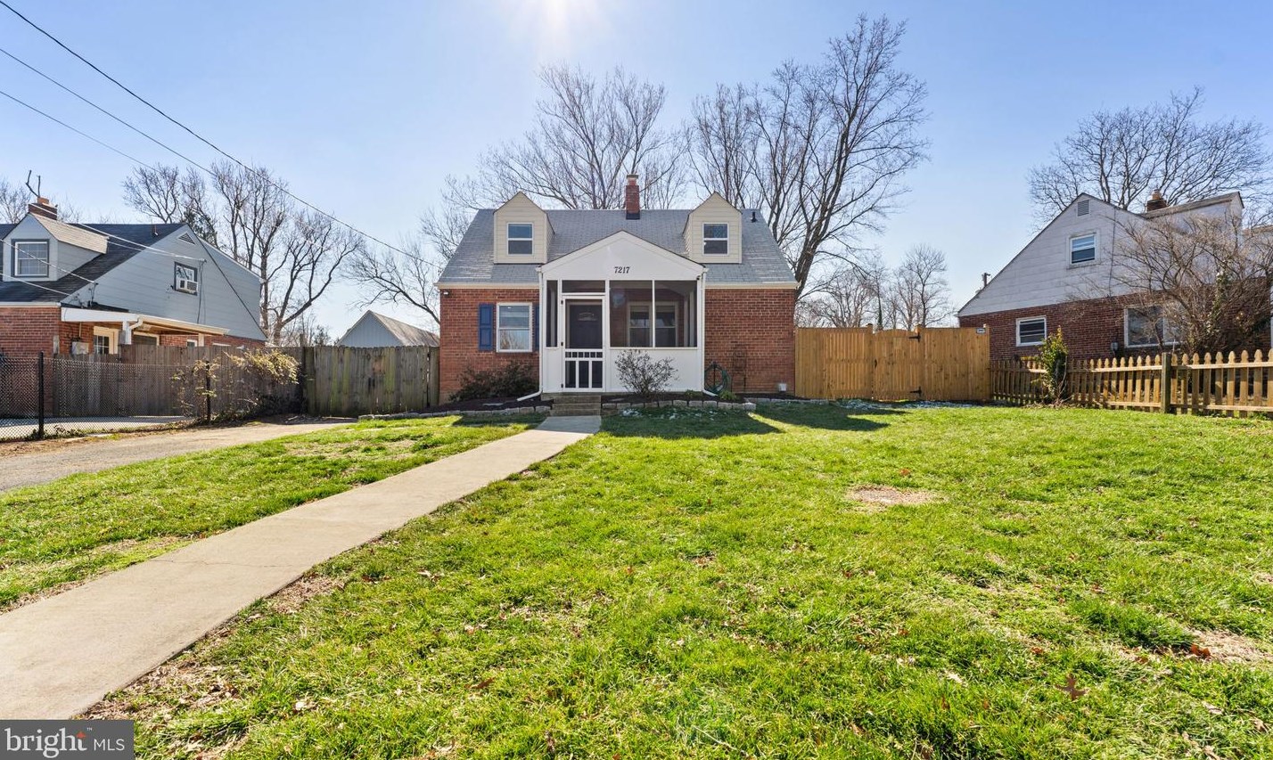 7217 Roosevelt Ave, Falls Church VA  22042-1625 exterior