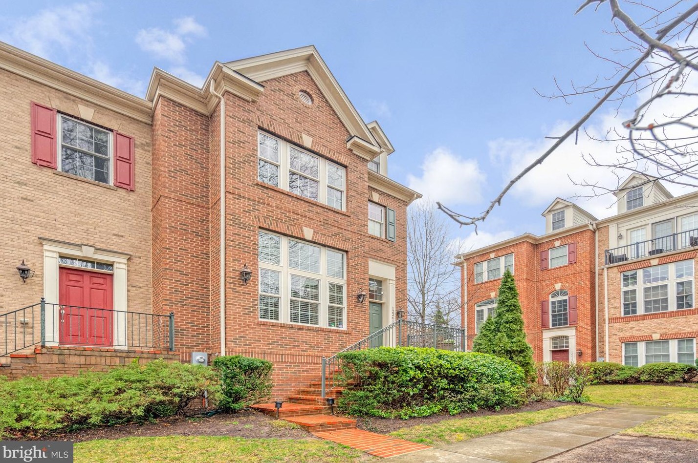 12241 Water Elm Ln, Fairfax, VA 22030-9071
