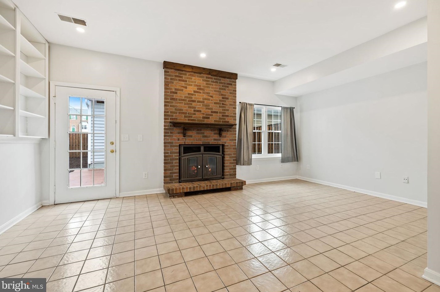 13998 New Braddock Rd, Centreville VA  20121-3440 exterior