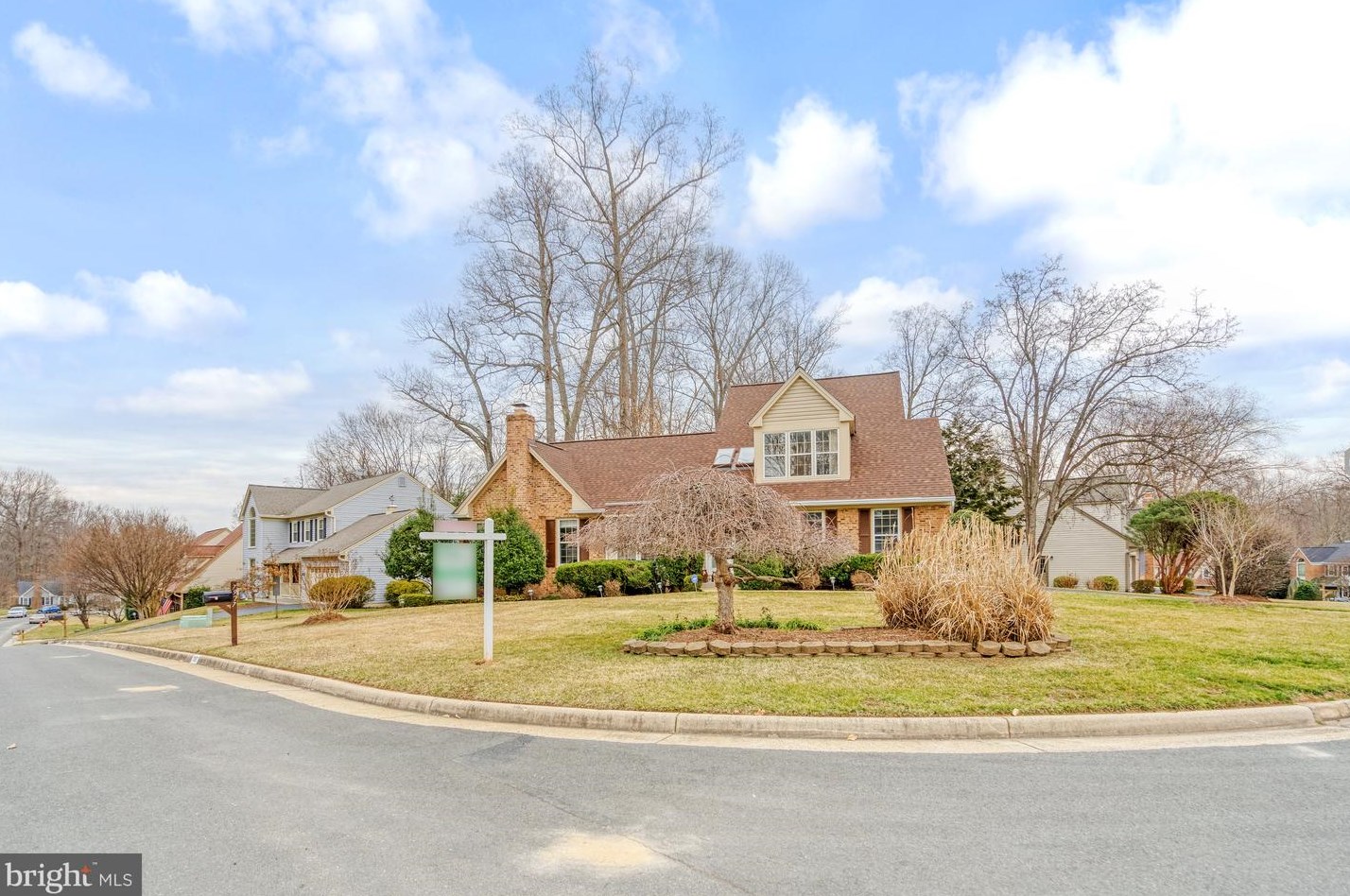 7927 Oak Hollow Ln, Fairfax, VA 22039-2633
