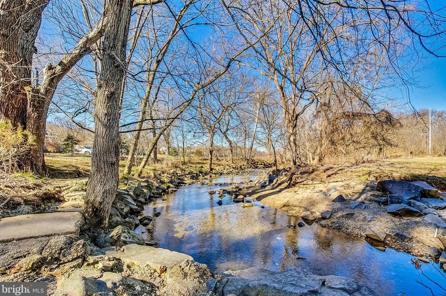 6000 Kelsey Ct, Falls Church VA  22044-2944 exterior