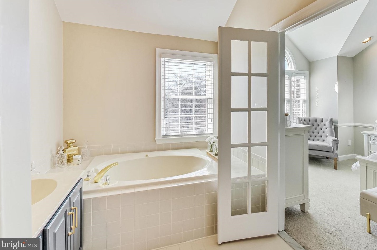 6000 Kelsey Ct, Falls Church VA  22044-2944 exterior