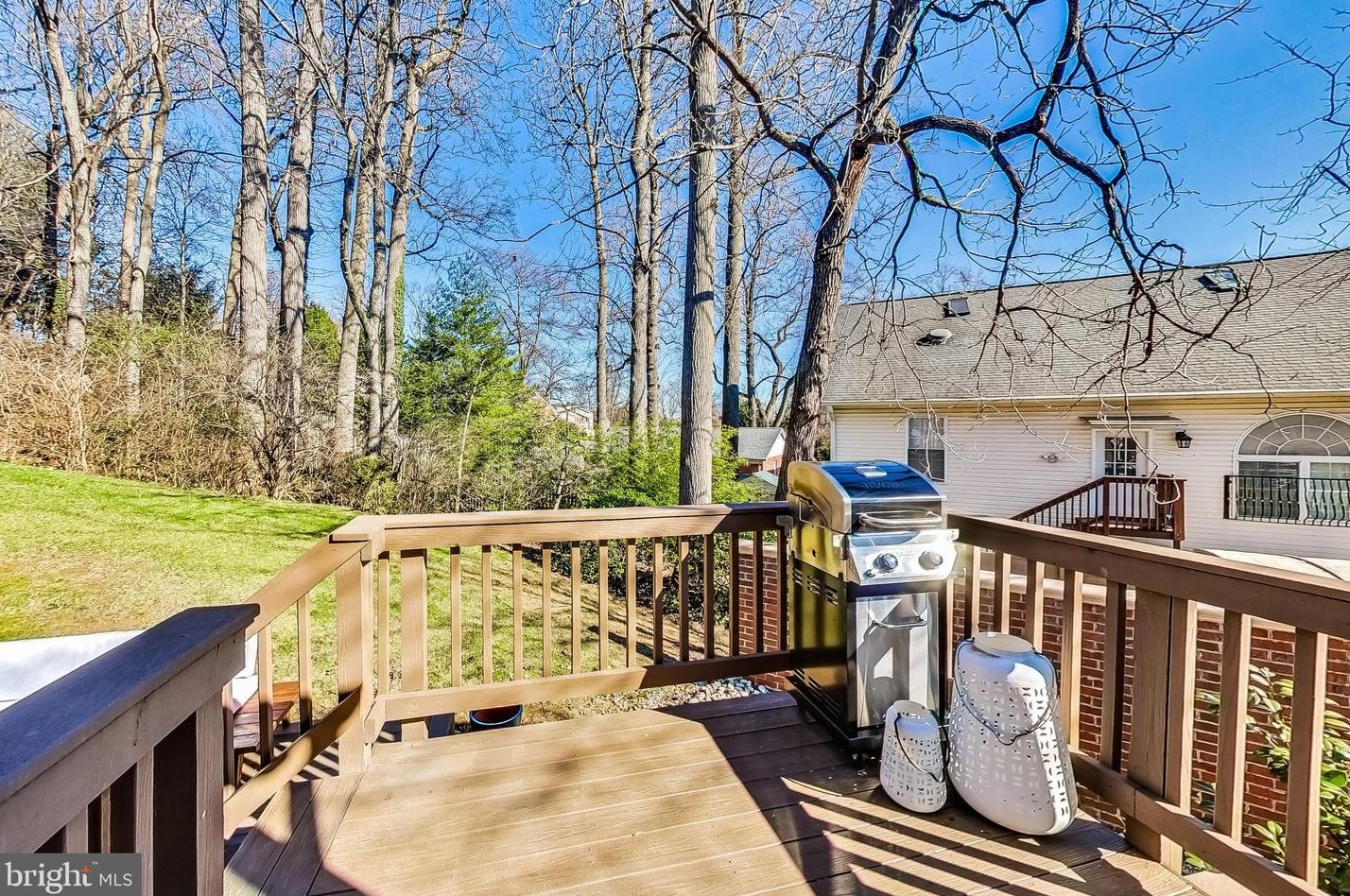 6000 Kelsey Ct, Falls Church VA  22044-2944 exterior