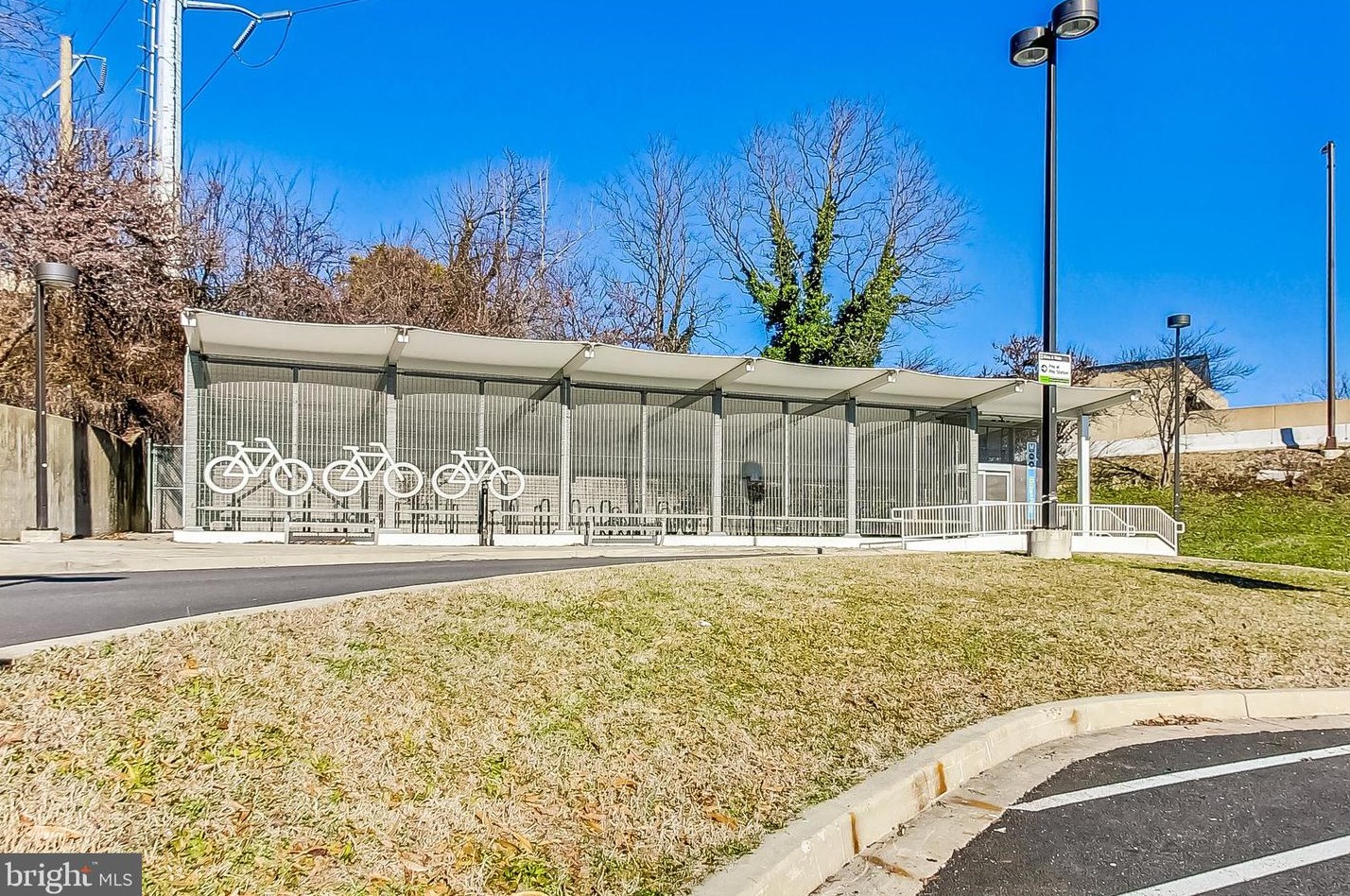 6000 Kelsey Ct, Falls Church VA  22044-2944 exterior