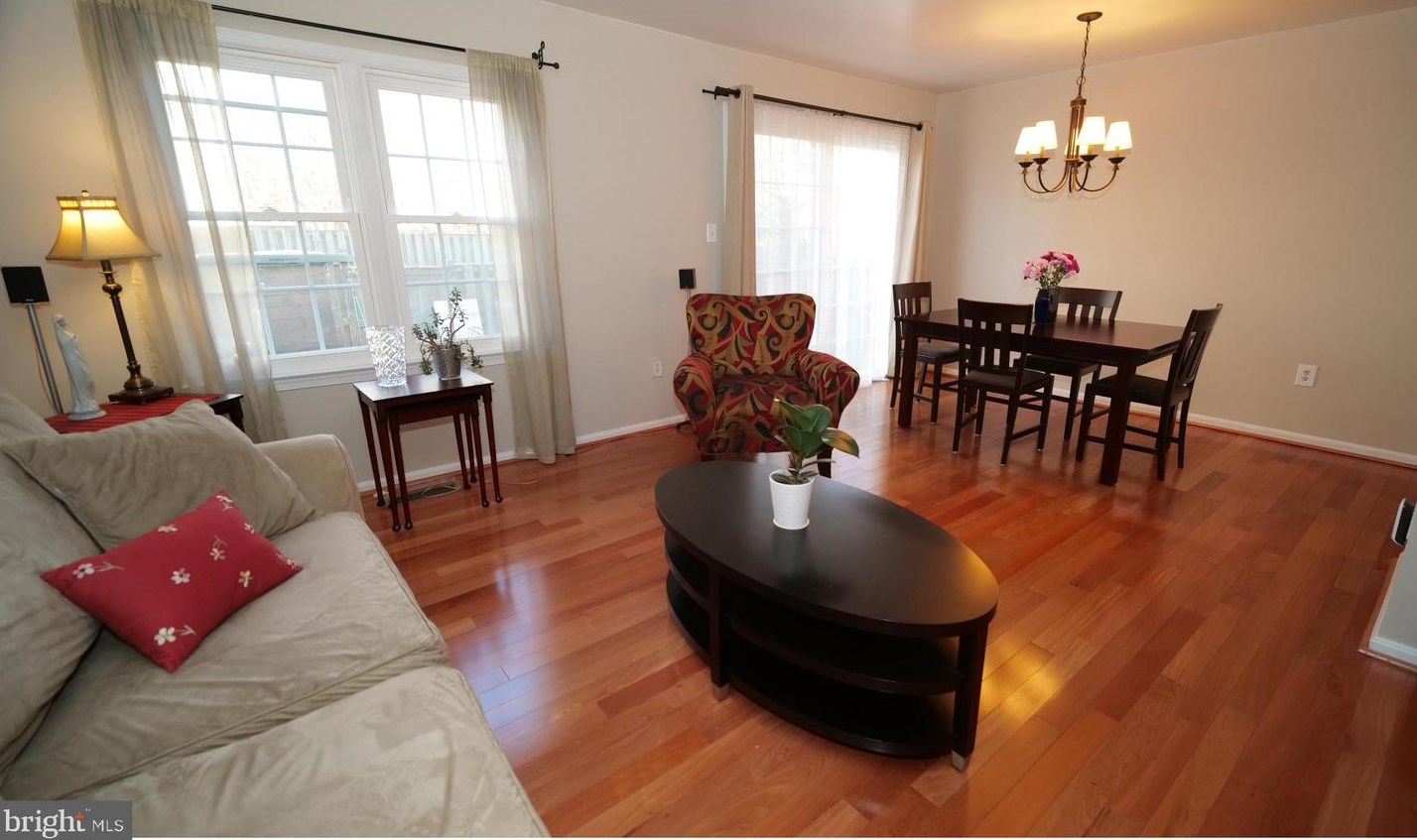 9940 Longford Ct, Vienna, VA 22181-6071