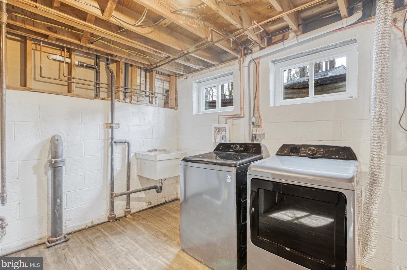 10021 Commonwealth Blvd, Fairfax VA  22032-2702 exterior