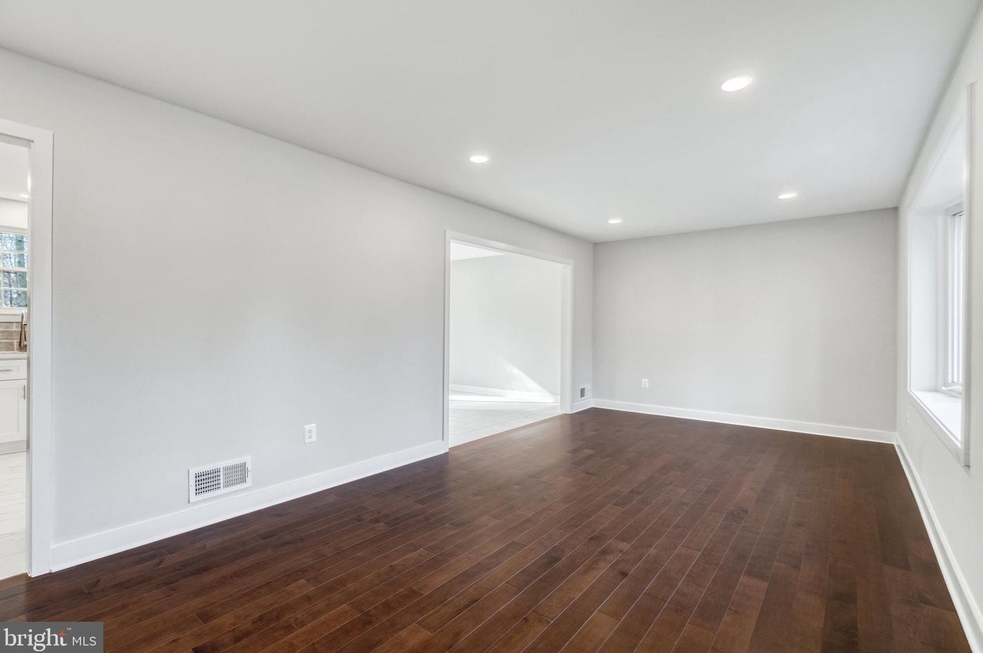 10021 Commonwealth Blvd, Fairfax VA  22032-2702 exterior