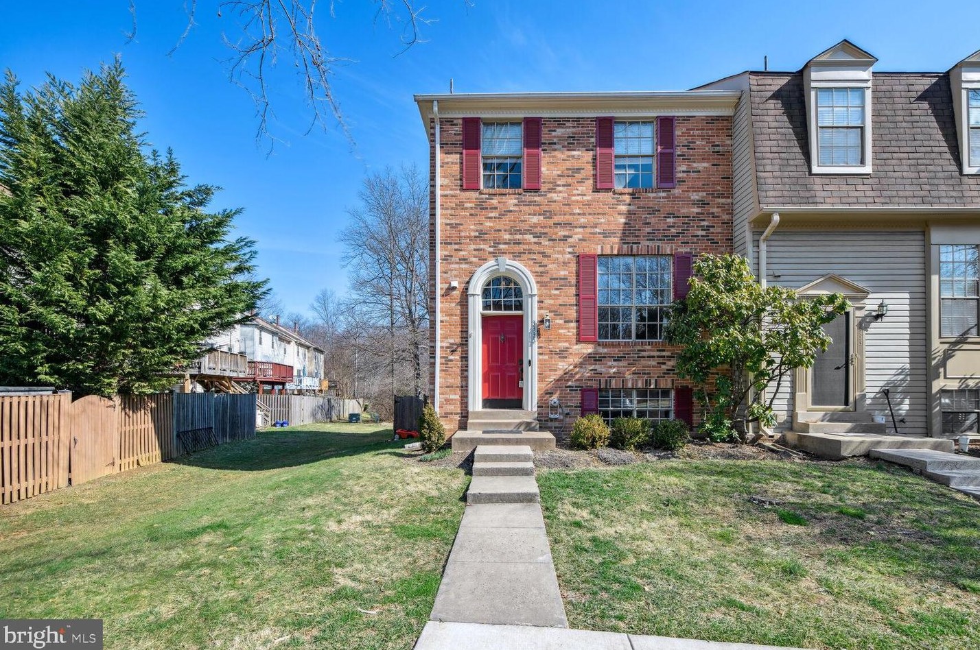 3335 Stone Heather Ct, Herndon, VA 20171