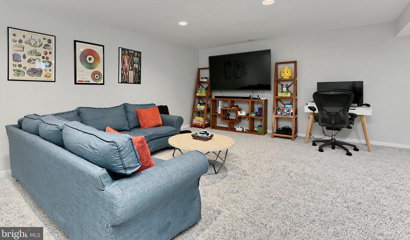 5719 Jonathan Mitchell Rd, Fairfax VA  22039-1402 exterior