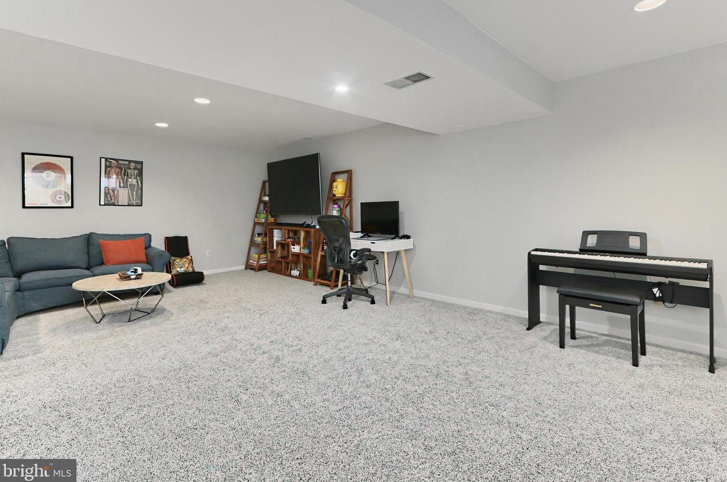 5719 Jonathan Mitchell Rd, Fairfax VA  22039-1402 exterior