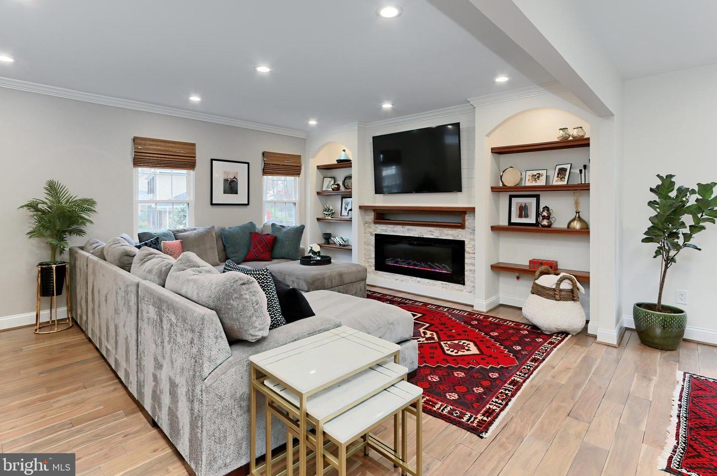 5719 Jonathan Mitchell Rd, Fairfax VA  22039-1402 exterior