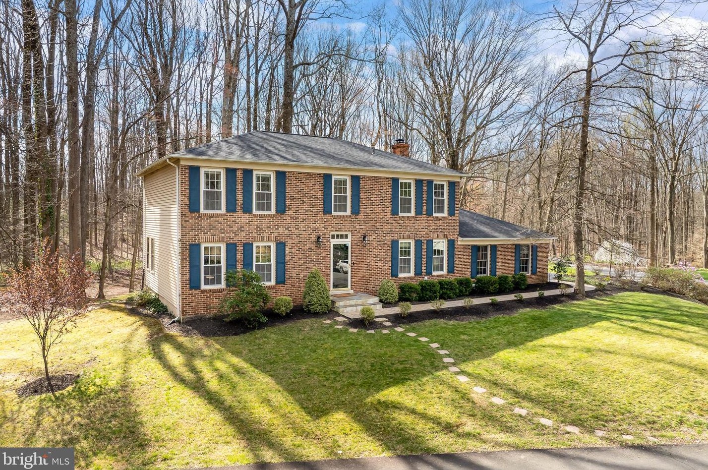 5719 Jonathan Mitchell Rd, Fairfax VA  22039-1402 exterior